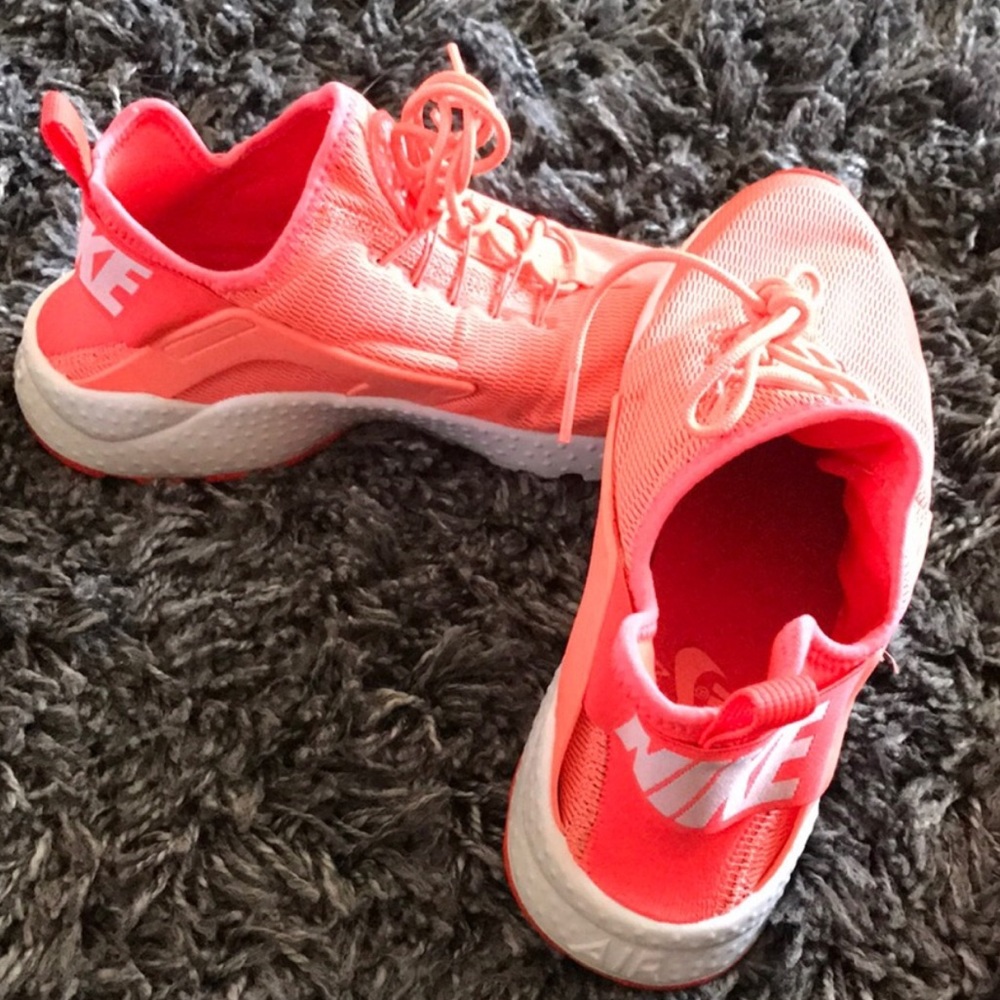 Women’s Nike Huarache Shoe